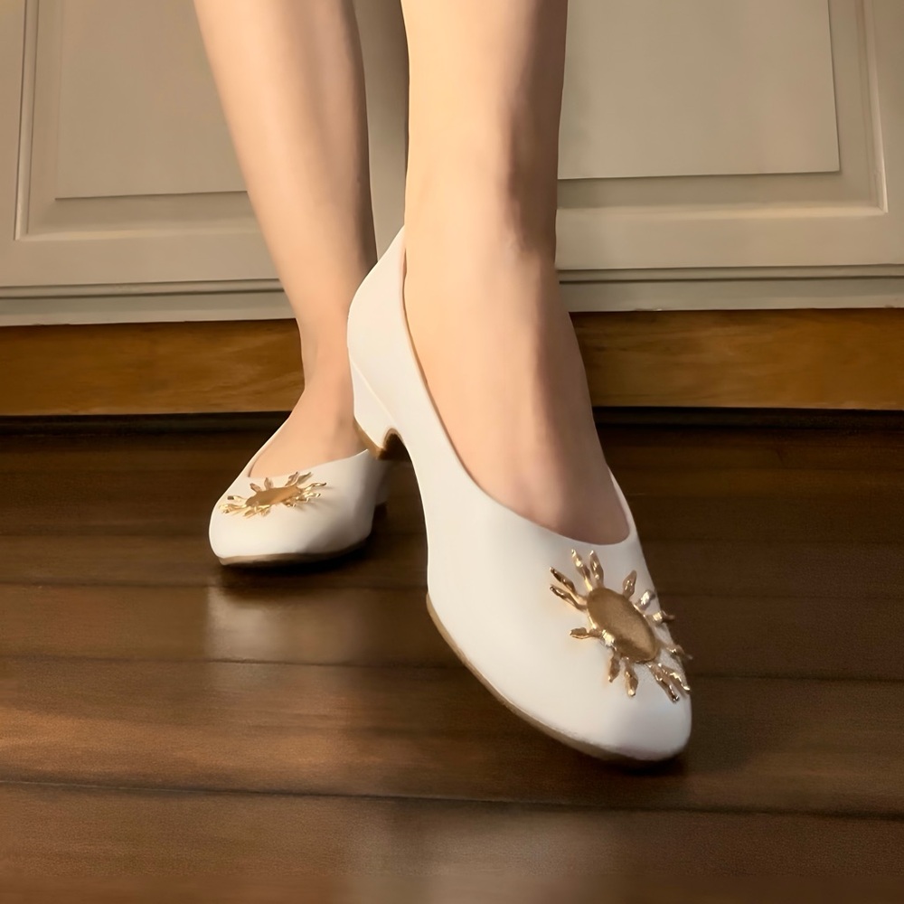 White Sun Closed Toe Heels